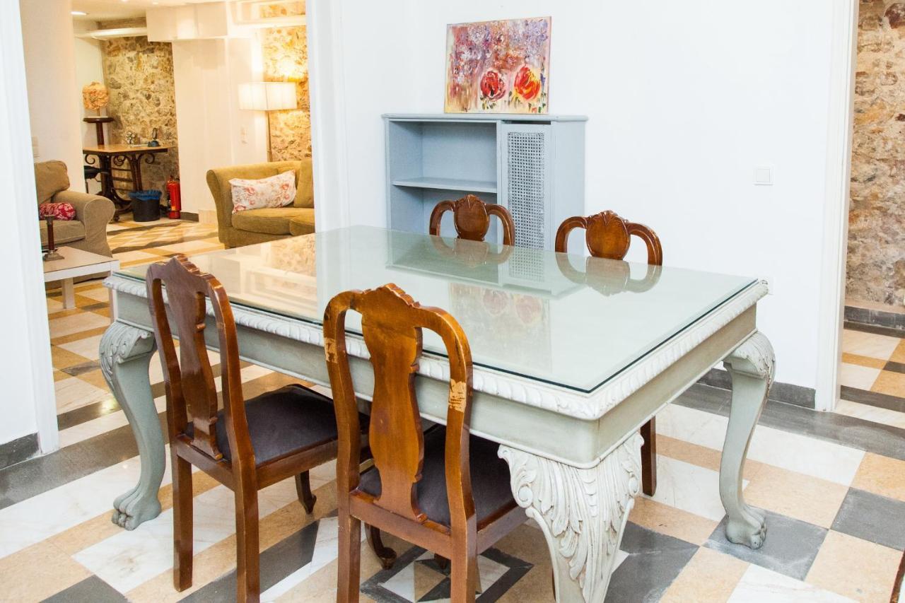 Chic Charming Central Athens Apt. Exterior photo
